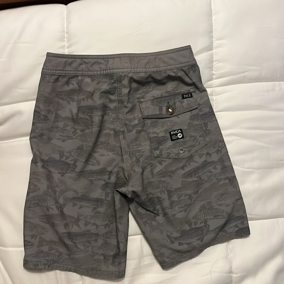 Boys board shorts - Picture 2 of 3